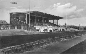 Symbolbild für traditionellen Fußballverein auf dem Spielfeld